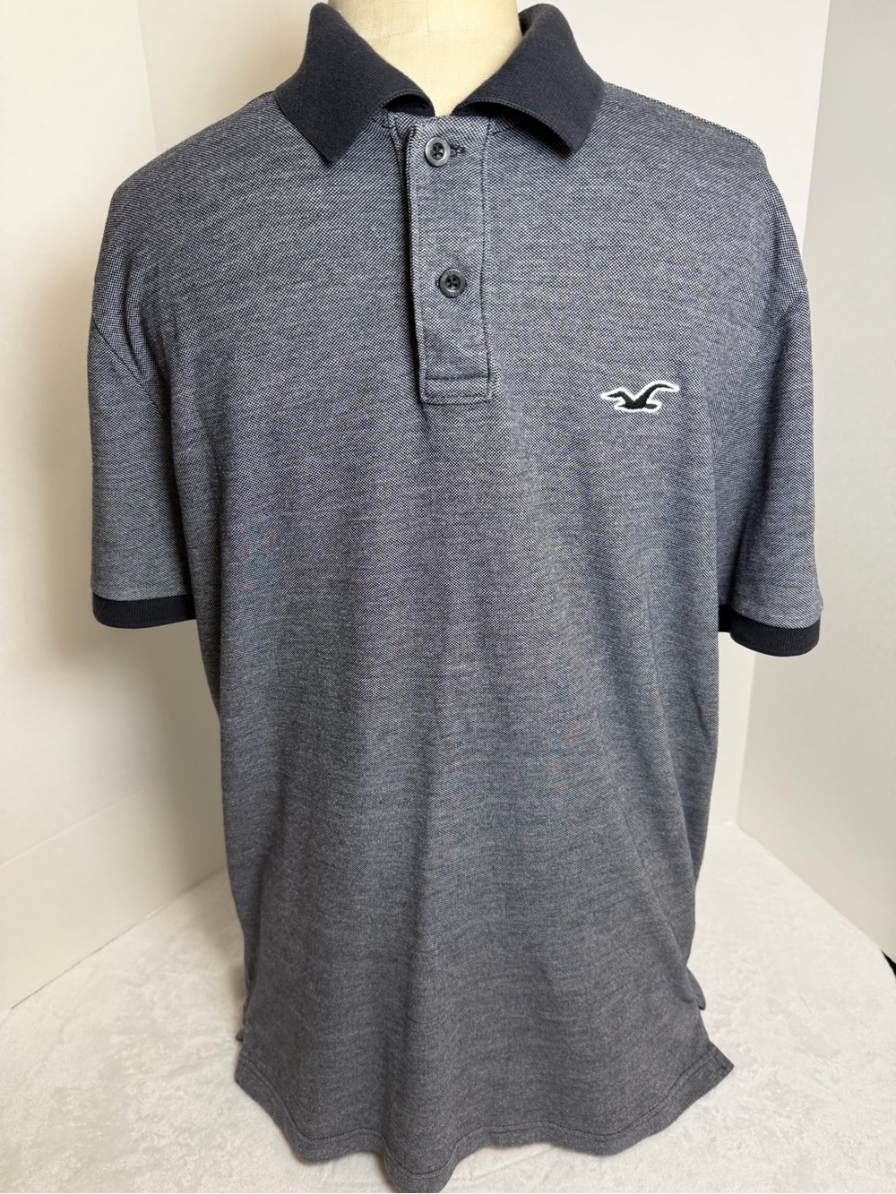Hollister Men's Stretch  Gray Polo Shirt Size L